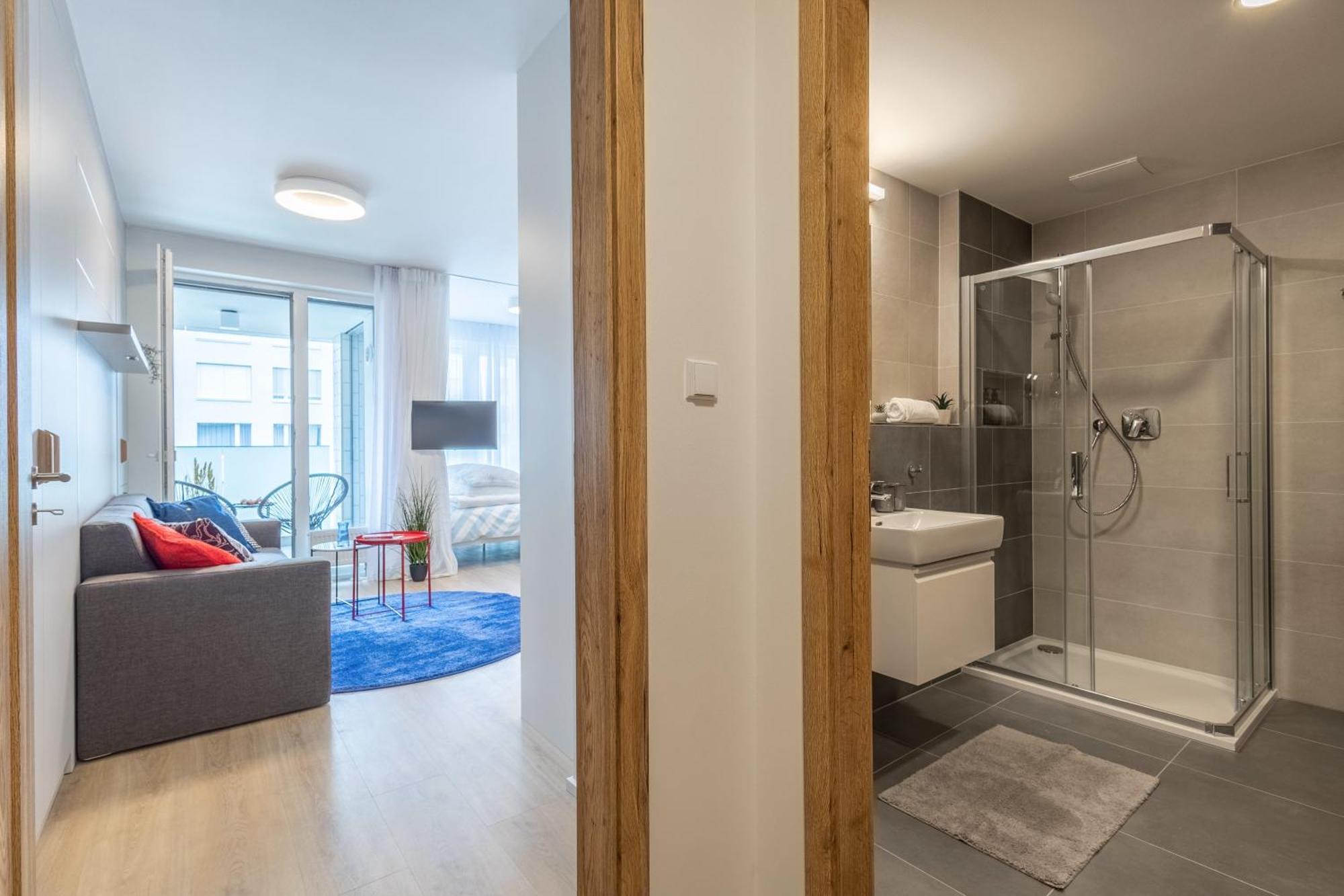 Colorful - Balcony, Free Parking, By Gravity Apartament Praga