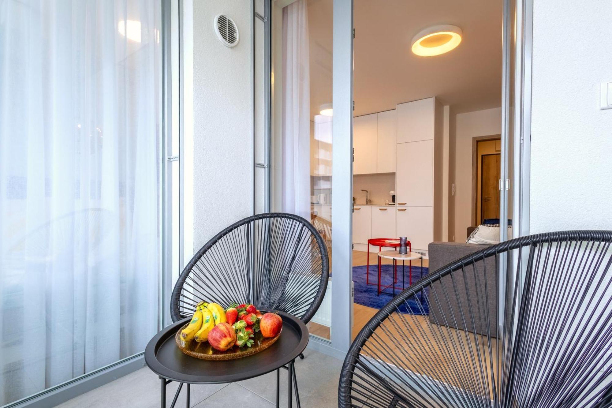 Апартаменти Colorful - Balcony, Free Parking, By Gravity