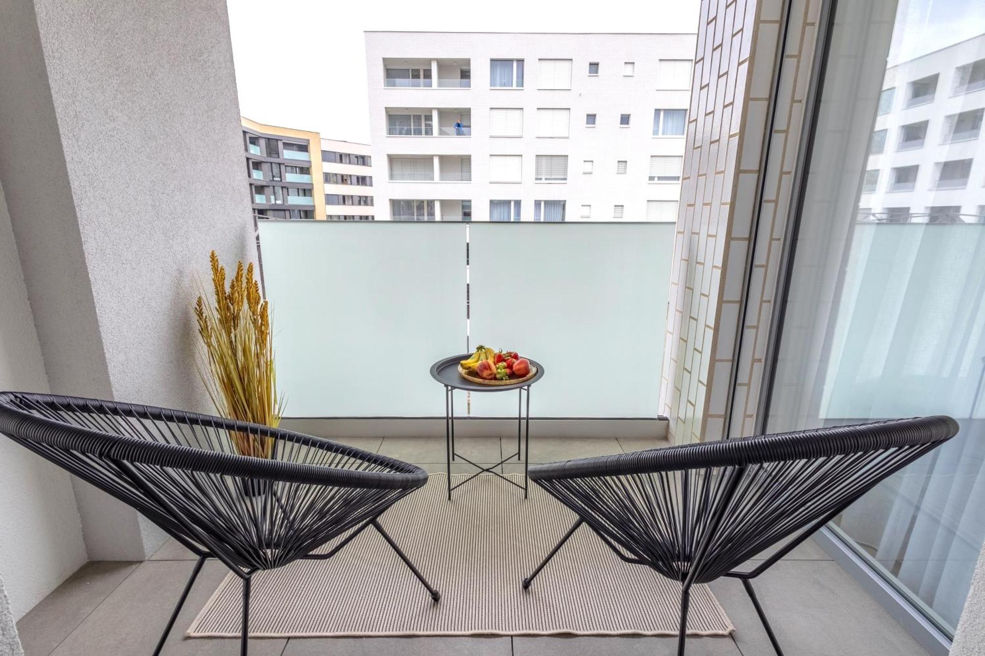 Апартаменти Colorful - Balcony, Free Parking, By Gravity *