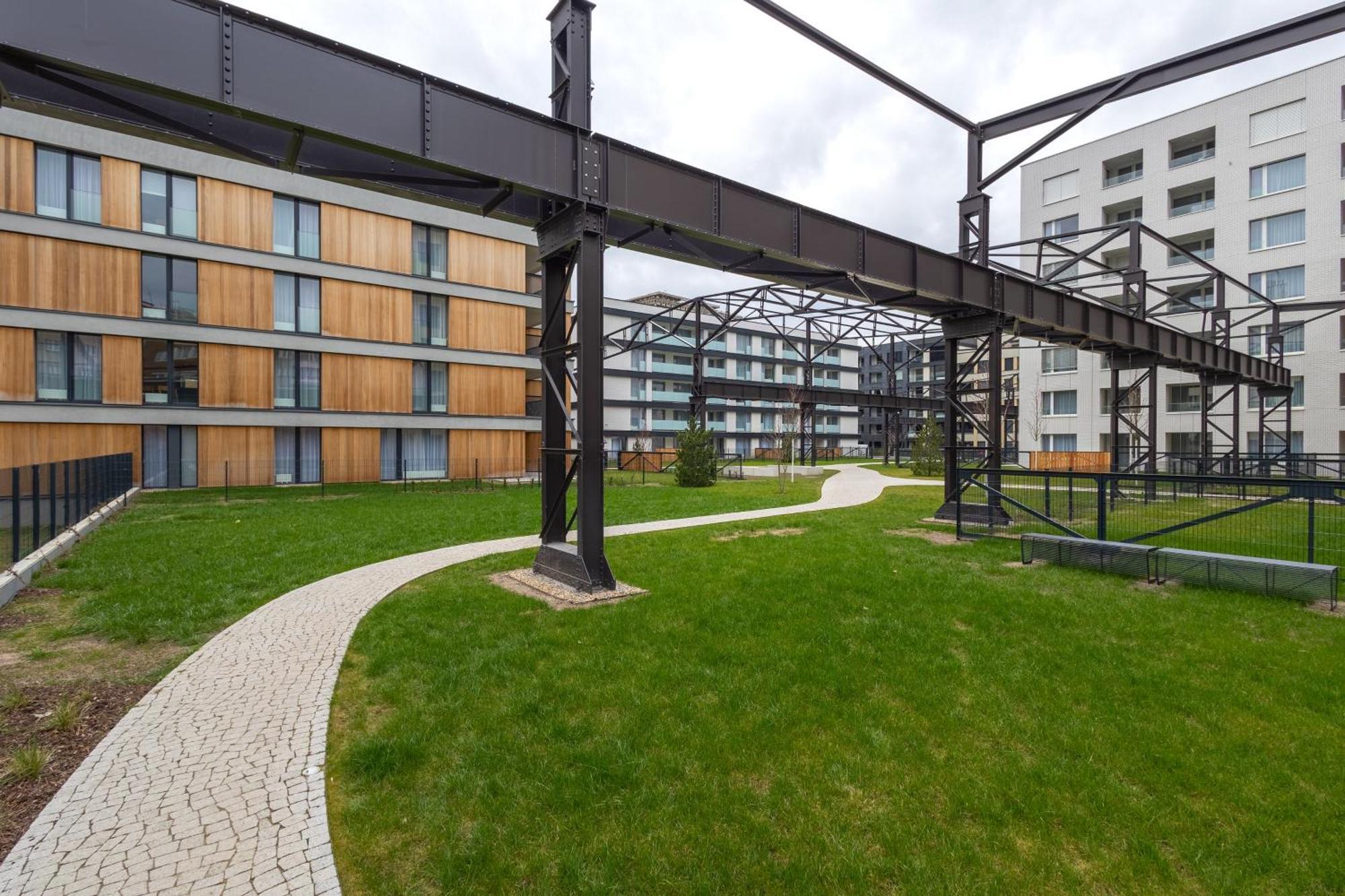 Colorful - Balcony, Free Parking, By Gravity Апартаменти *